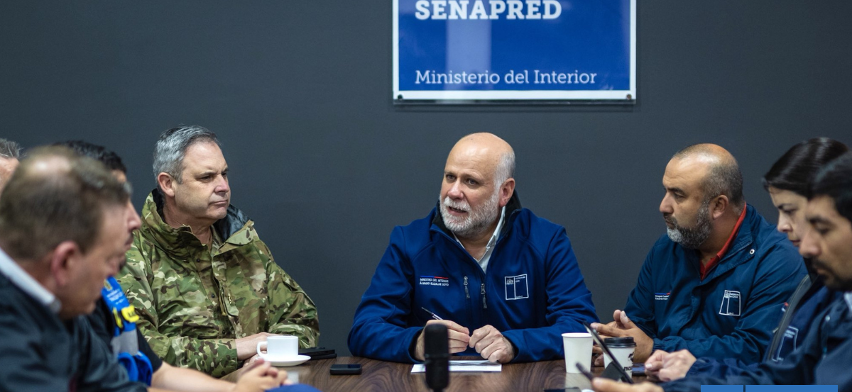 Ministro Elizalde anuncia bonos y ayudas adicionales para damnificados por incendios en Bío Bío