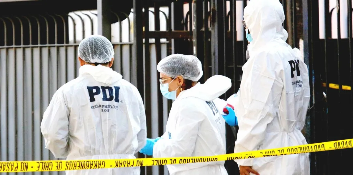 Se juntó con su padre y fue a clases tras el crimen: Revelan itinerario de menor acusada de asesinar a su madre en San Joaquín