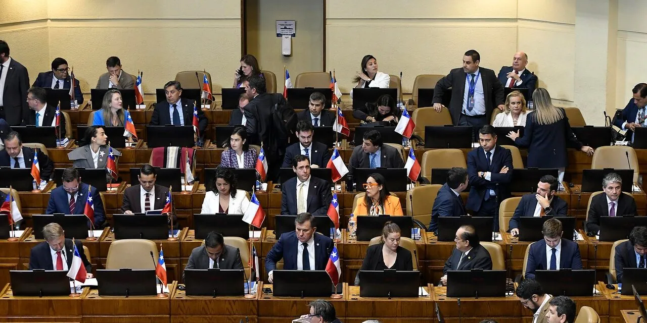 Oficialismo logra mayoría en comisiones de la Cámara de Diputados con alta presencia del Partido Republicano