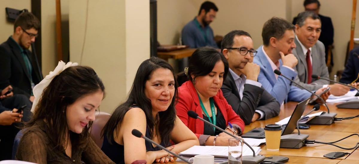 Despachan a sala reforma al sistema político con norma que permite la fusión de partidos en disolución