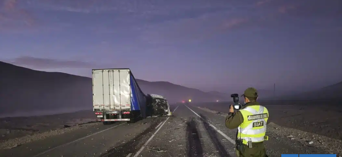 Un fallecido deja grave colisión de camiones en peligrosa ruta de región de Antofagasta