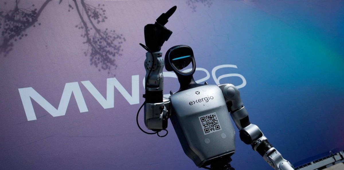 Robots humanoides se toman feria tecnológica en Barcelona: Bailan, ordenan y sirven comida