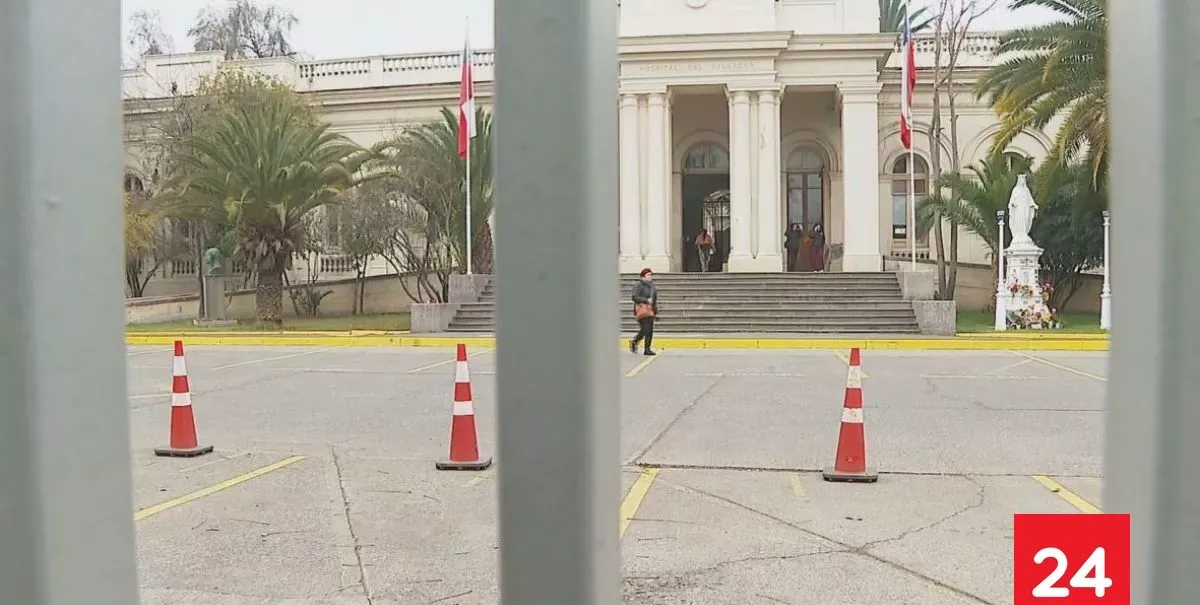 Paciente que se habría fugado desde el Hospital del Salvador fue encontrado dentro del mismo recinto