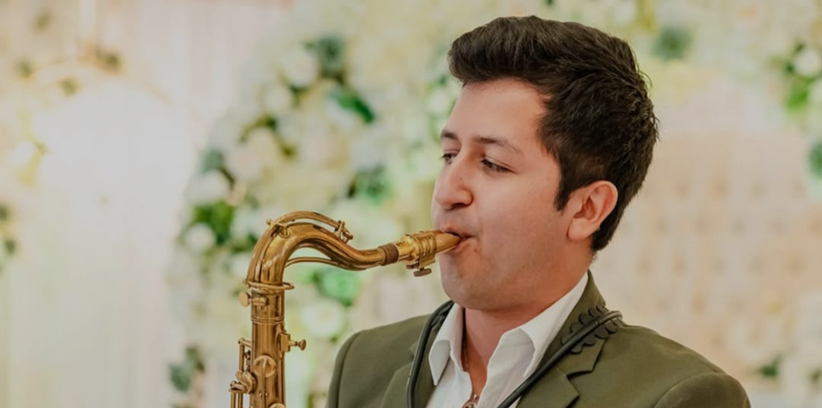 Familia teme por su salud mental: la historia del músico chileno que está detenido en la cárcel Alligator Alcatraz de Estados Unidos