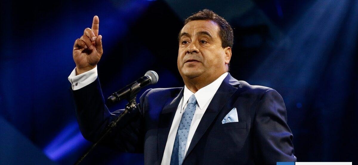 Tras denuncia por besar a niña de 13 años: Dino Gordillo volvió a los escenarios en Hualqui