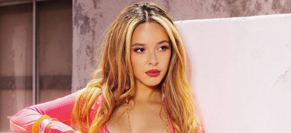 “Mi música no va por el lado de ser una diva”: Alexia Naomi lanza su disco debut “Lo que Deja la Arena”