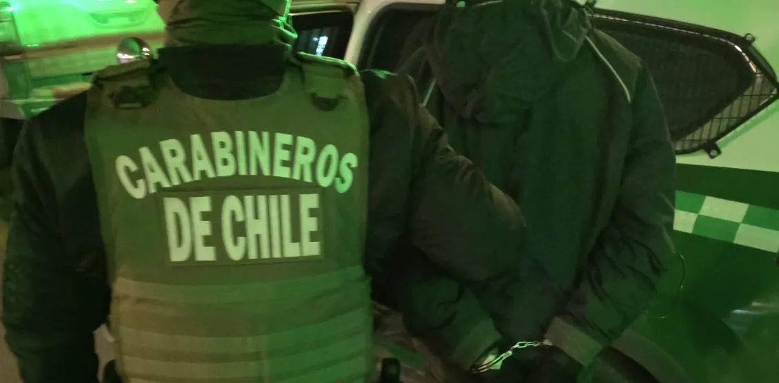 Carabineros detuvo a siete sujetos tras sorprenderlos en inmueble con droga y millones en efectivo