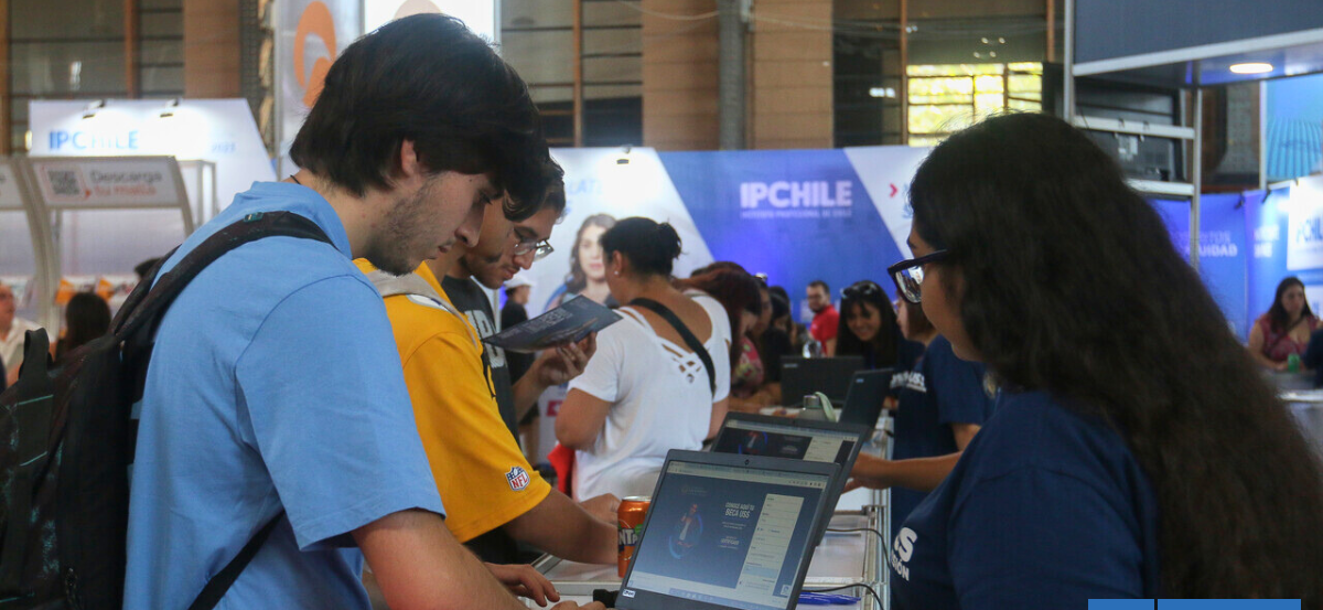 ¿Tienes problemas para pagar el CAE? Cómo pedir la suspensión del pago por cesantía o la rebaja al 10%