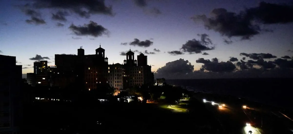 Primera lluvia otoñal genera estragos en la RM y mantiene a más de 38 mil clientes sin suministro eléctrico