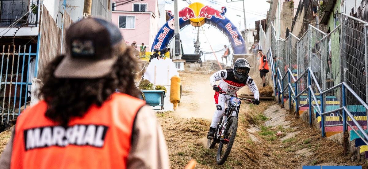 Ya están los 15 mejores: estos son los finalistas de Red Bull Valparaíso Cerro Abajo 2026