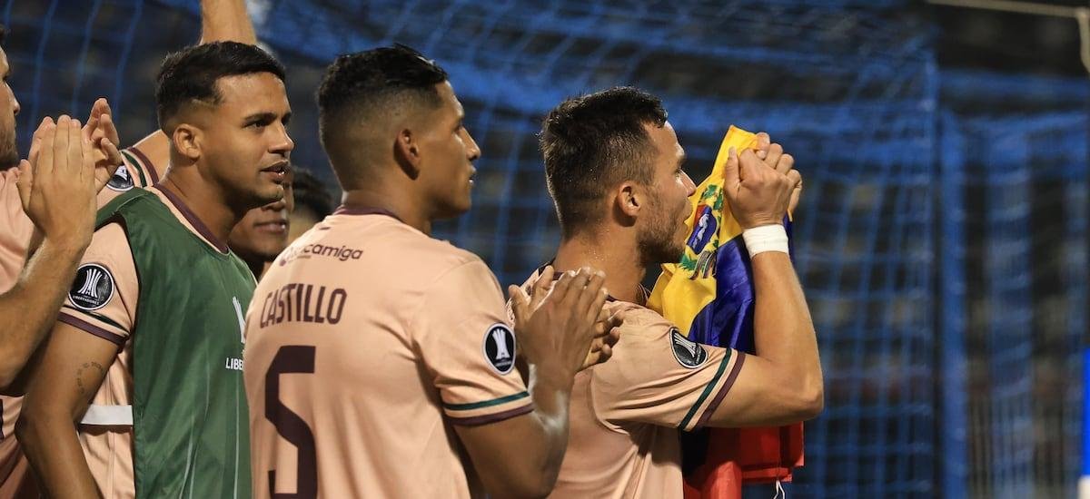Jugador de Carabobo acusa xenofobia de los hinchas de Huachipato: “Nos generalizan como muertos de hambre, venecos y demás”