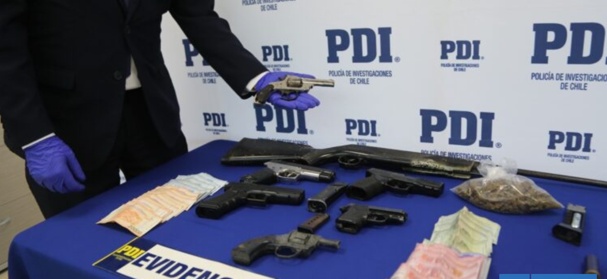 Presumían armas por redes sociales y vendían drogas: dos detenidos tras operativo en San Carlos