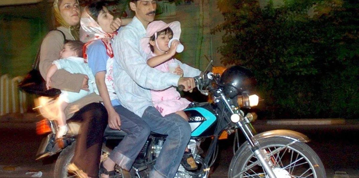 Irán autorizó a las mujeres a conducir motos