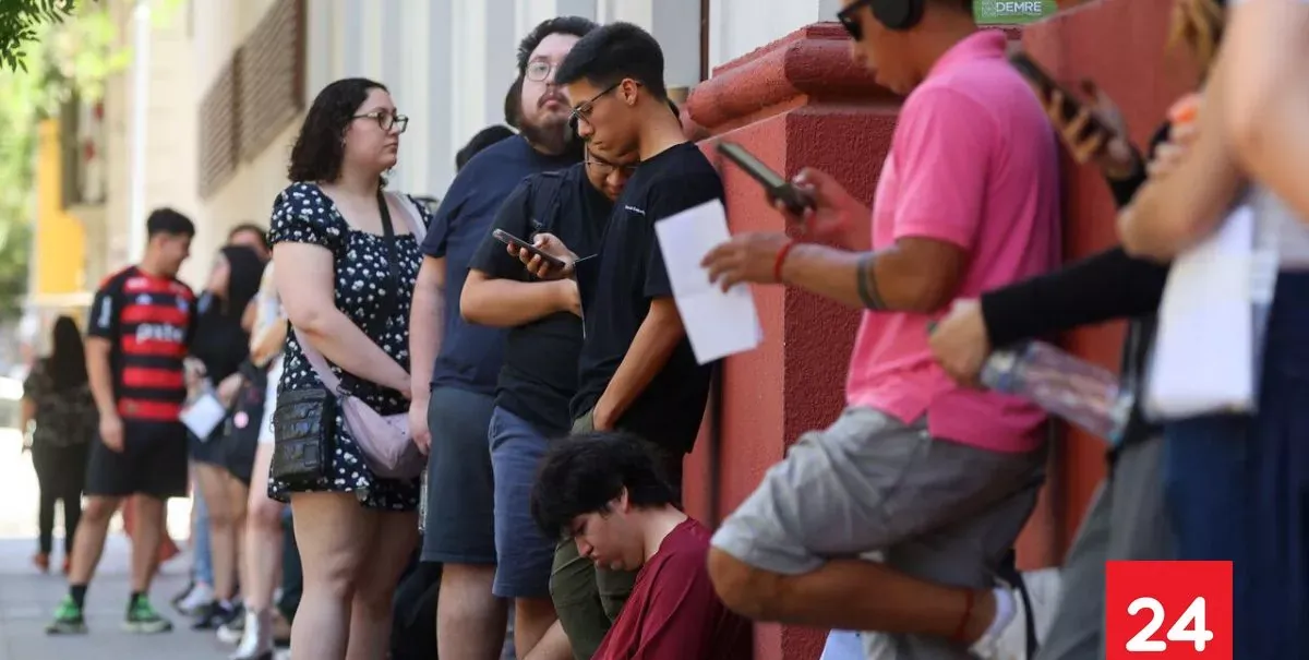 Encuesta Criteria: 53% está en desacuerdo con limitar la gratuidad a menores de 30 años y 47% aprueba exigencia del pago del CAE