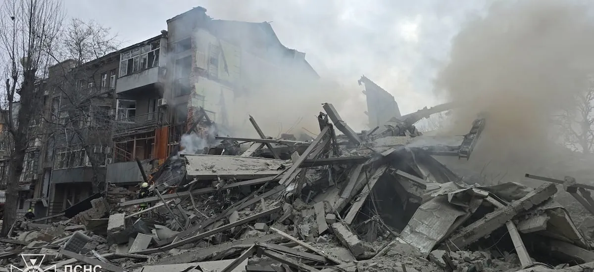 Al menos un muerto y seis heridos en nuevos ataques rusos contra el este y el centro de Ucrania - La Tercera