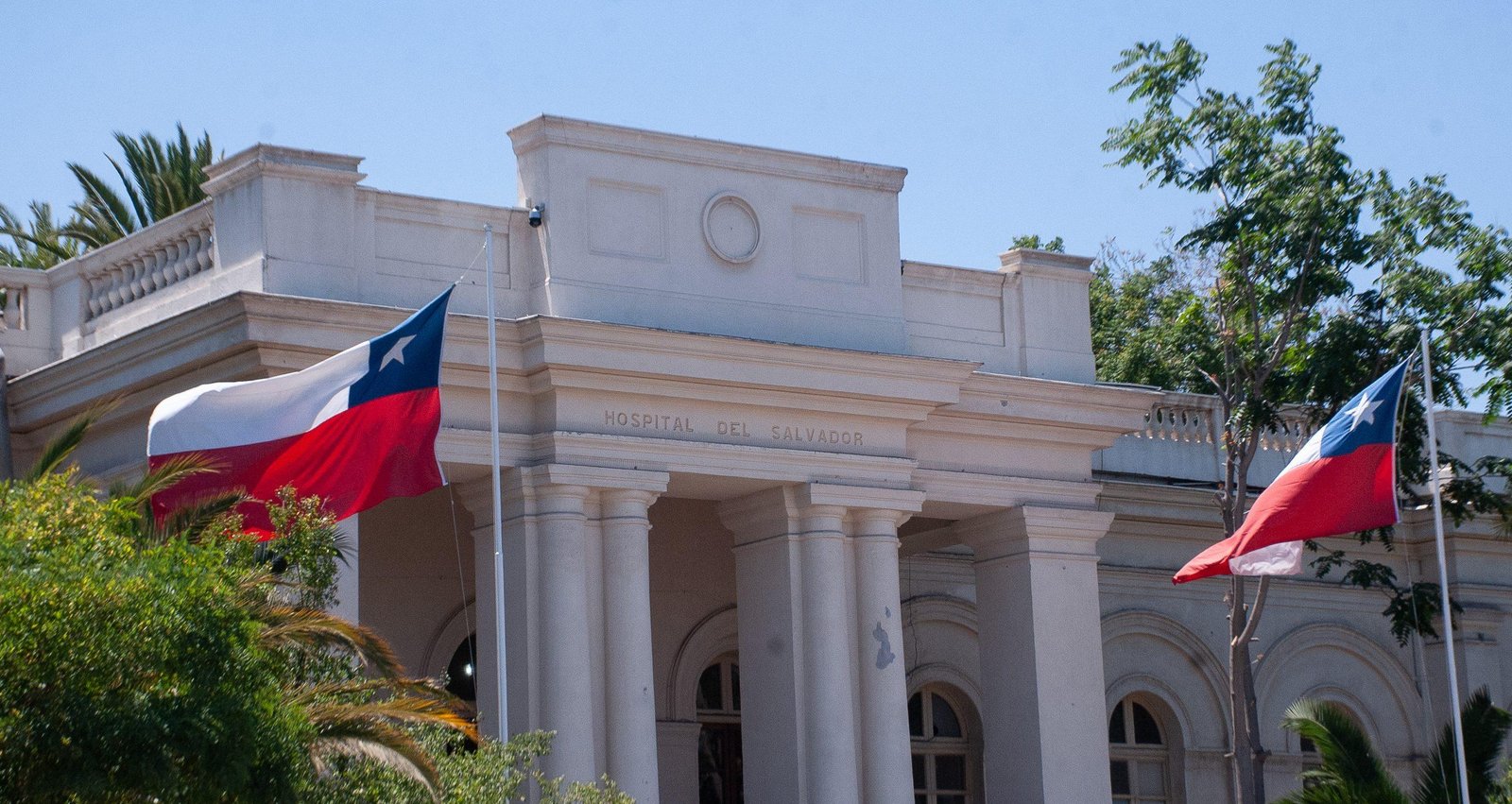 Justicia ordena al Hospital del Salvador pagar $70 millones a familia de fallecido por “falta de servicio”