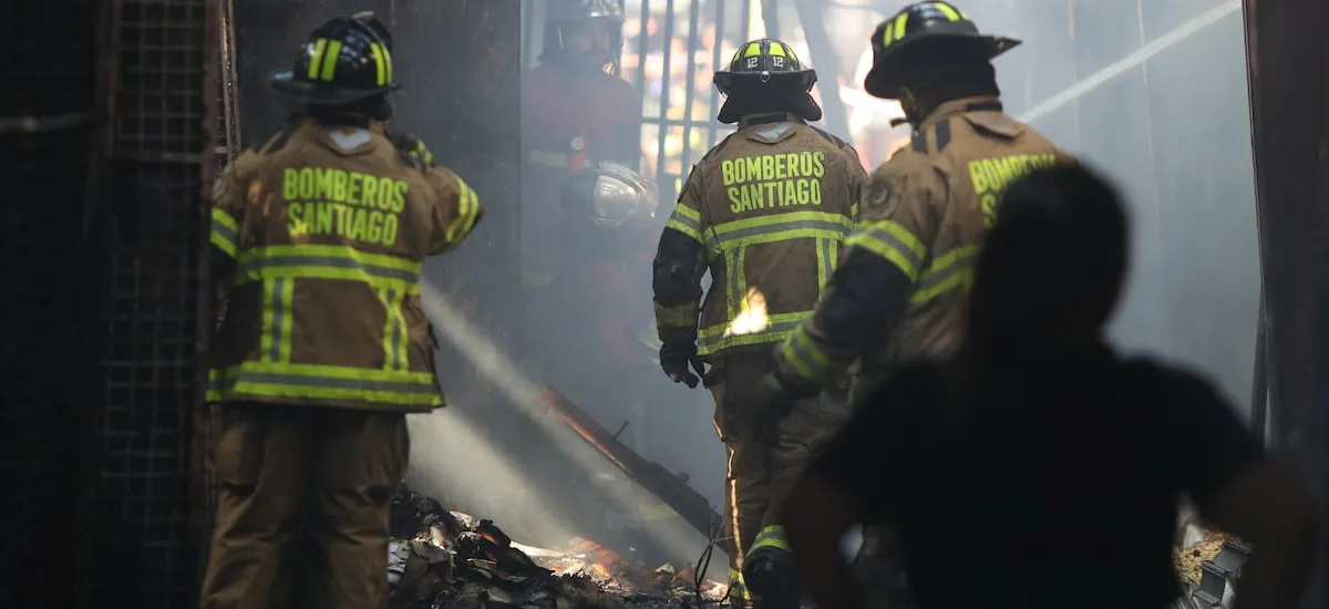 Menor de edad murió durante incendio en campamento de Antofagasta: 49 personas damnificadas
