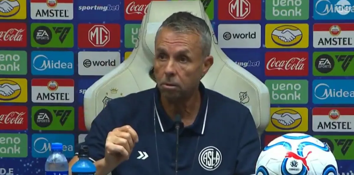 Gustavo Alvarez acusó agresión de hinchas de Santos tras empate con San Lorenzo en Brasil