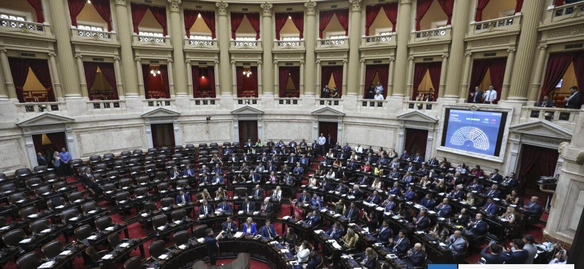 Cámara Baja de Argentina aprueba reforma laboral y regresa al Senado en medio de huelga y protestas