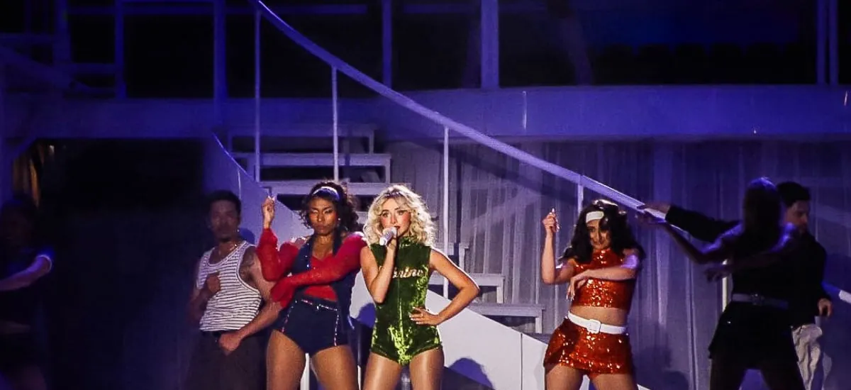 Sabrina Carpenter en Lollapalooza: un debut digno de una showgirl pop (y con arresto internacional)