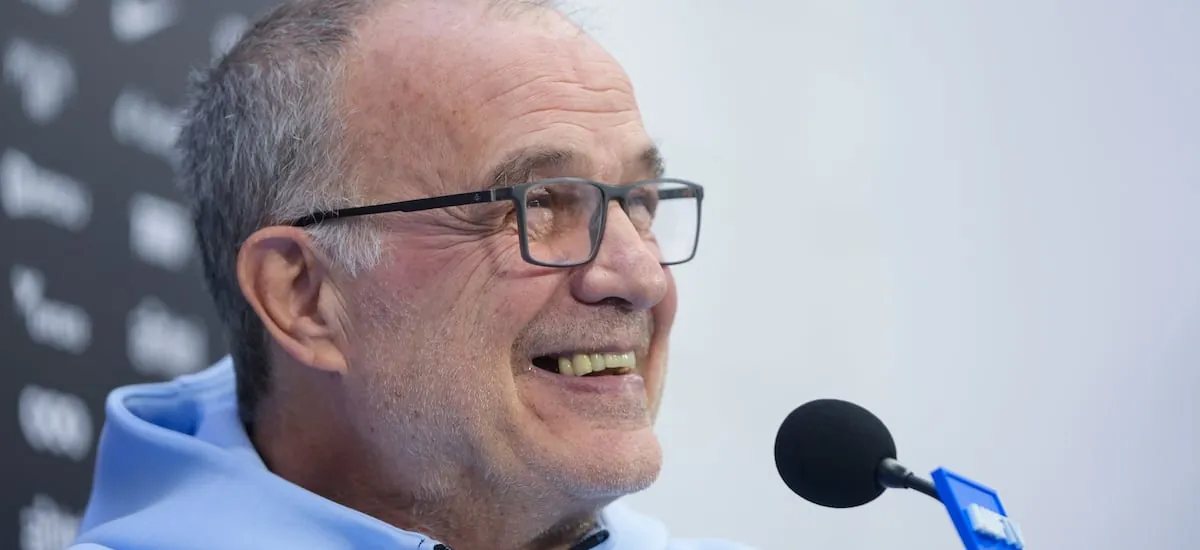 “Eso no va a suceder”: Marcelo Bielsa aborda la posibilidad de que los jugadores de Uruguay se tatúen su cara