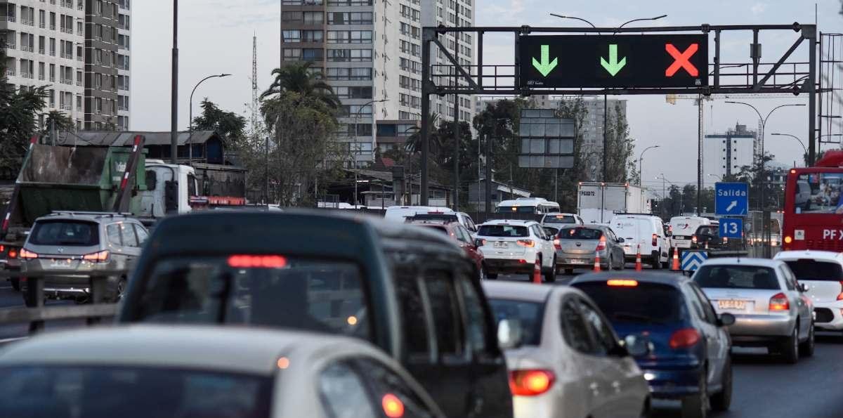 Regreso a clases y trabajo dispara la movilidad: proyectan semana crítica en Santiago