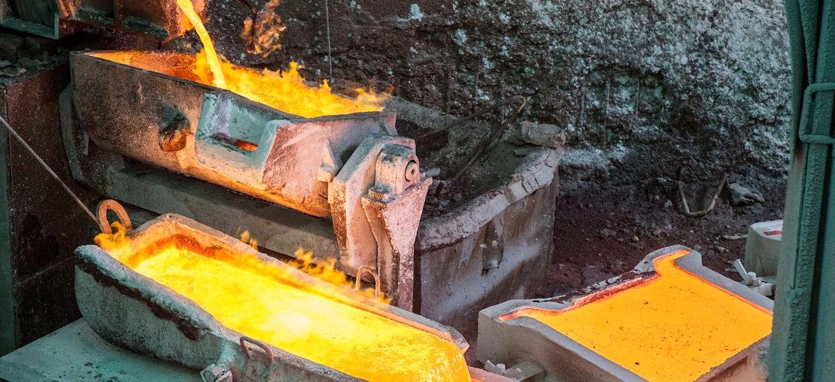 El cobre cae en medio del temor en Medio Oriente y los inventarios saltan en Londres y Shanghái