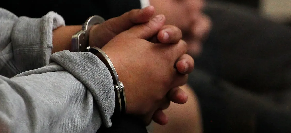 Amplían hasta el miércoles detención de excarabineros acusados por agresión sexual y eventual encubrimiento en Valparaíso - La Tercera