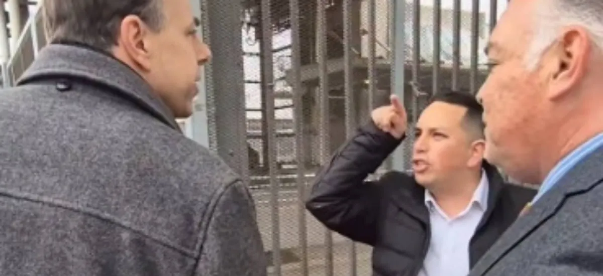 Codina acusa “encerrona” de Toledo y dice que alcalde busca “ser influencer” tras tenso cruce en Puente Alto