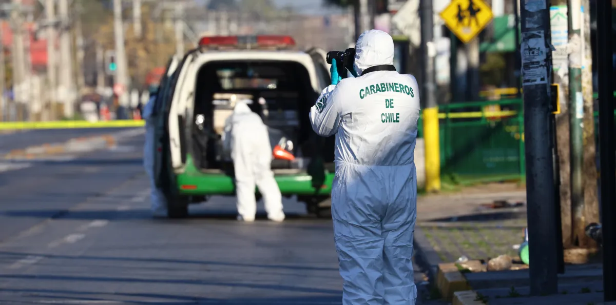 Masacraron a hombre con un taladro y arrojaron su cadáver desde un auto en marcha en Iquique