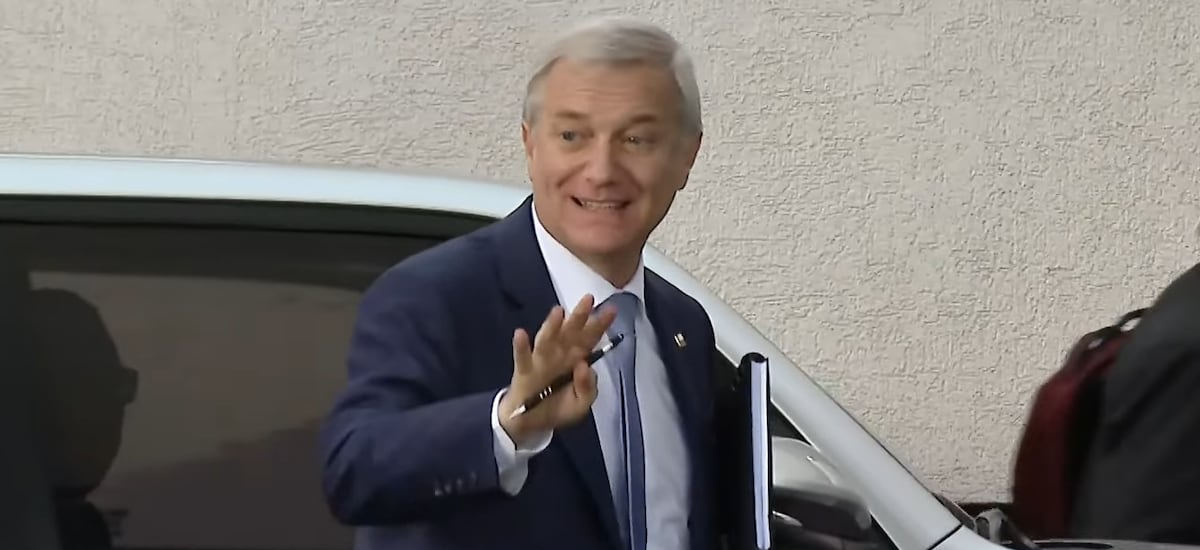 Tras abrupto fin de reunión con Boric: Kast arriba a la OPE sin emitir declaraciones