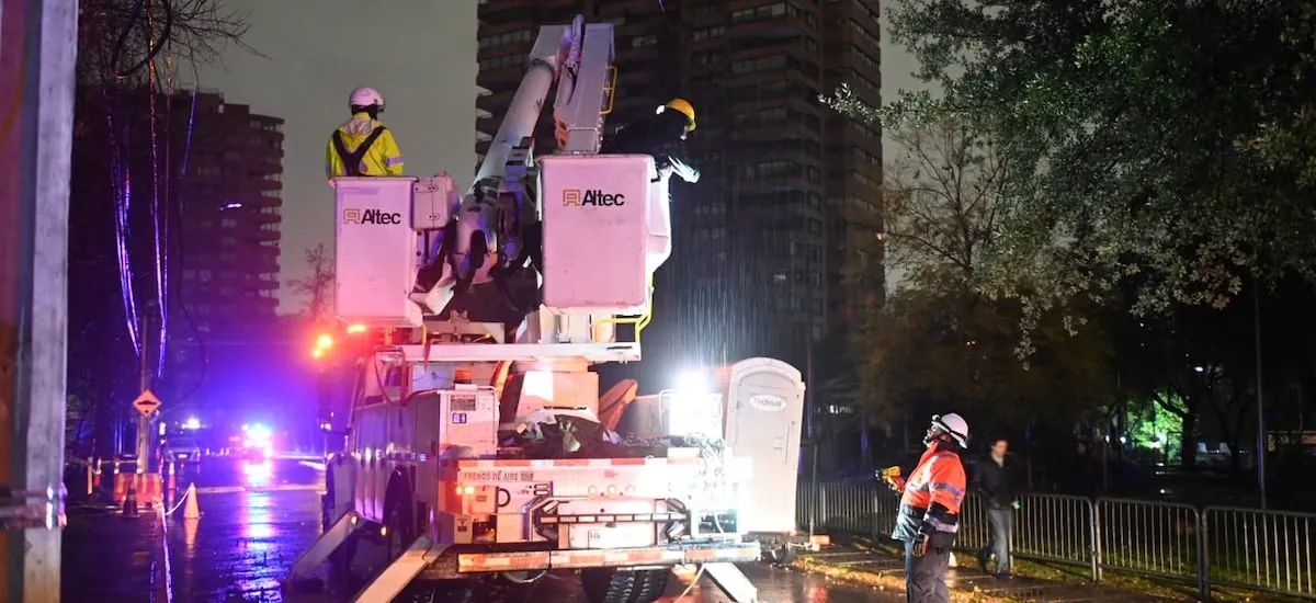 Alcalde de Cerro Navia apunta a una posible intervención de terceros tras muerte de hombre electrocutado por un poste energizado
