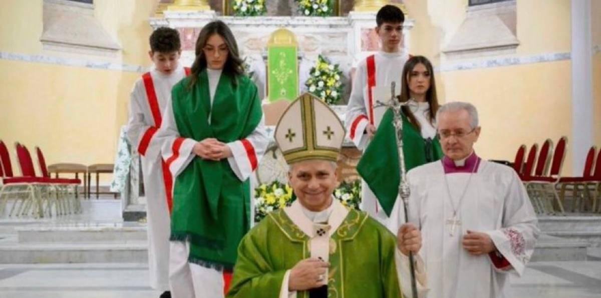 León XIV se acompañó de dos monaguillas y reinstaló debate sobre rol de la mujer en la Iglesia Católica