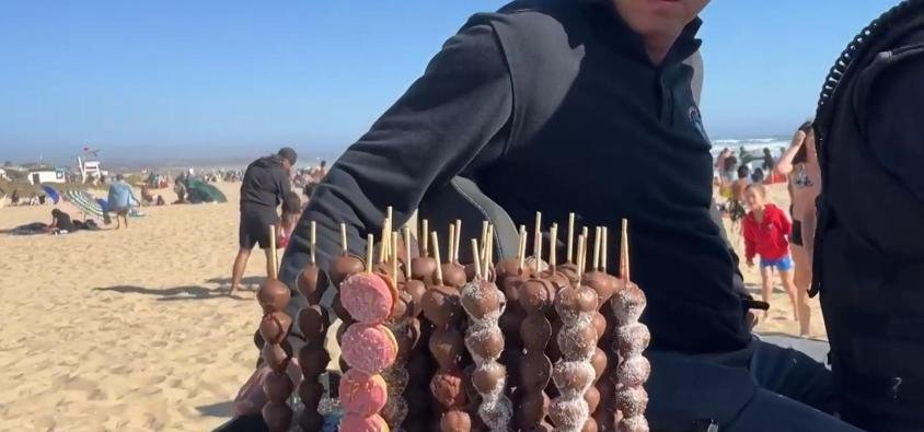 Minsal investiga frutillas bañadas en chocolate vendidas en playas tras causar alarma por no derretirse con el calor