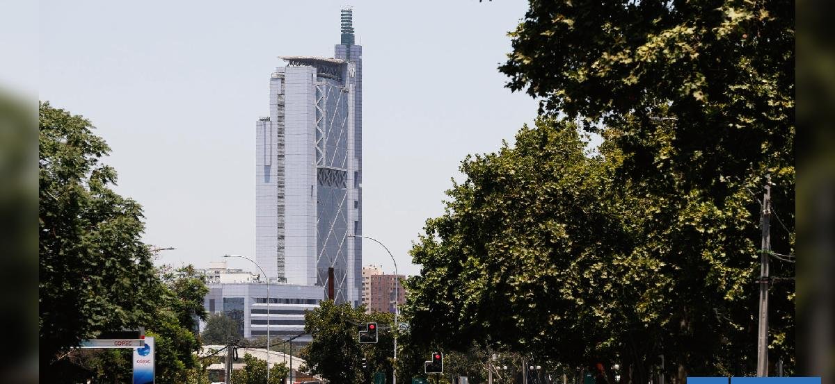 La venta de la torre Telefónica: el capítulo faltante en la despedida de la compañía española en Chile