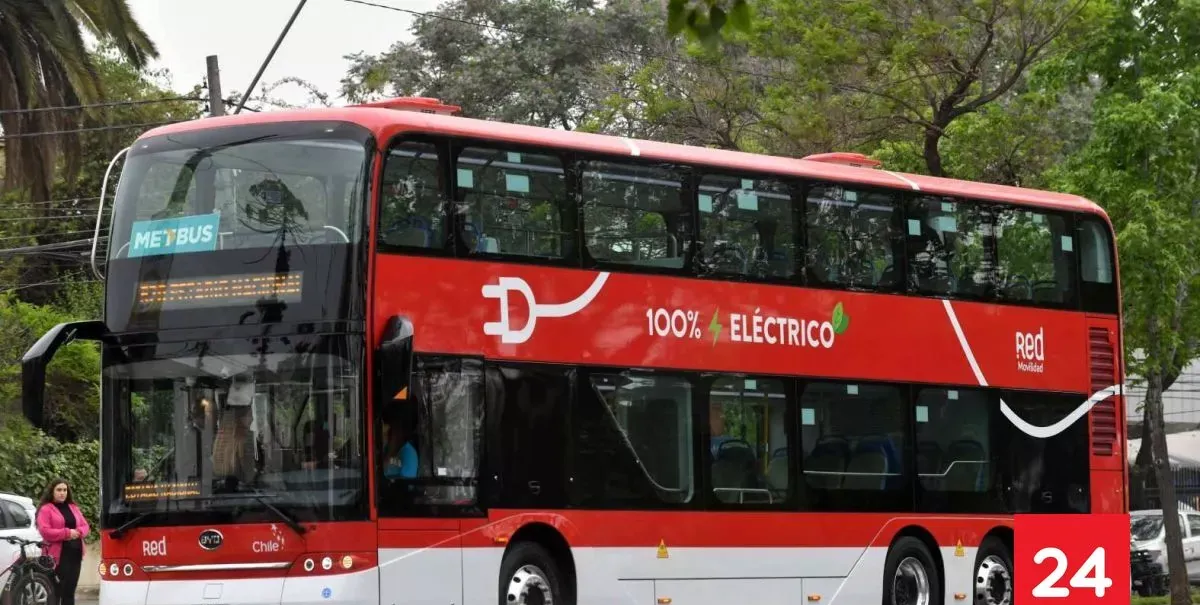 Fin a buses de dos pisos en Santiago: Gobierno anuncia cambios en el transporte público