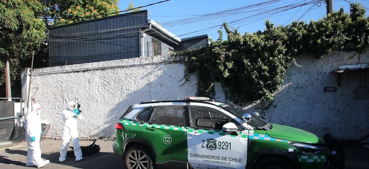 Un auto en fuga y una emboscada: la persecución que terminó con patrulla de Carabineros bajo lluvia de balas en La Legua