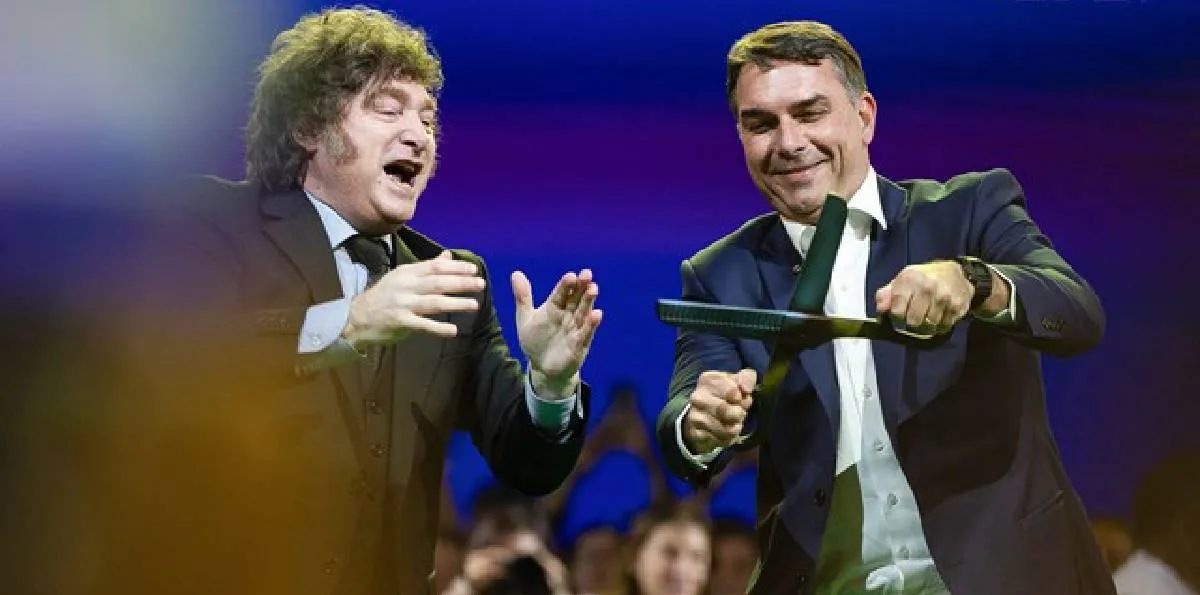 Acusó a Lula de “diseminar el comunismo”: Milei acompañó a Flávio Bolsonaro en el lanzamiento de su candidatura presidencial
