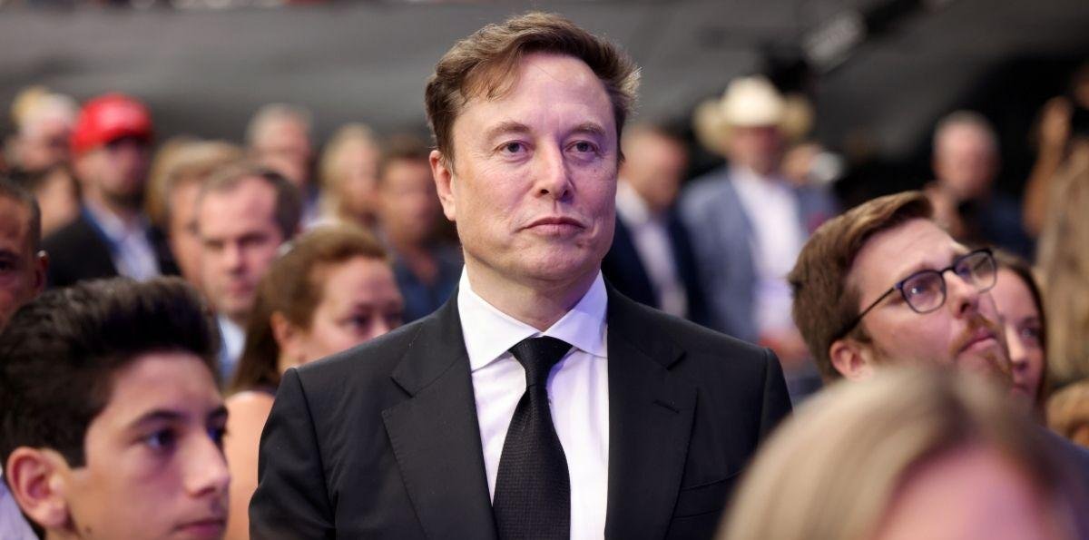 Elon Musk da pie atrás con Grok: suscriptores de pago tampoco podrán desnudar gente con IA
