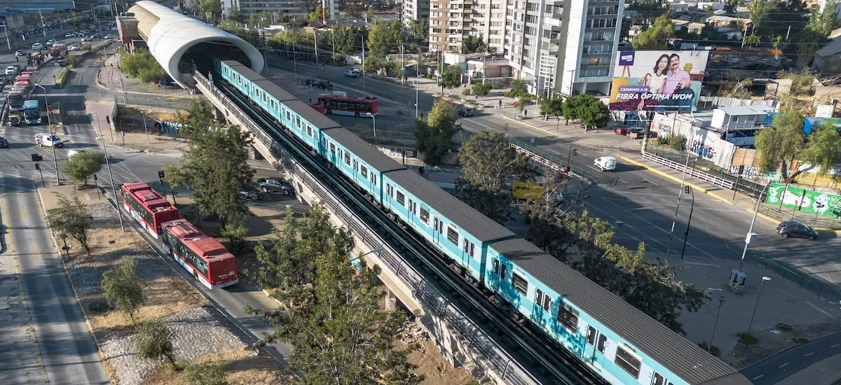 Metro cierra ocho estaciones de Línea 5 por emergencia: pasajeros fueron evacuados