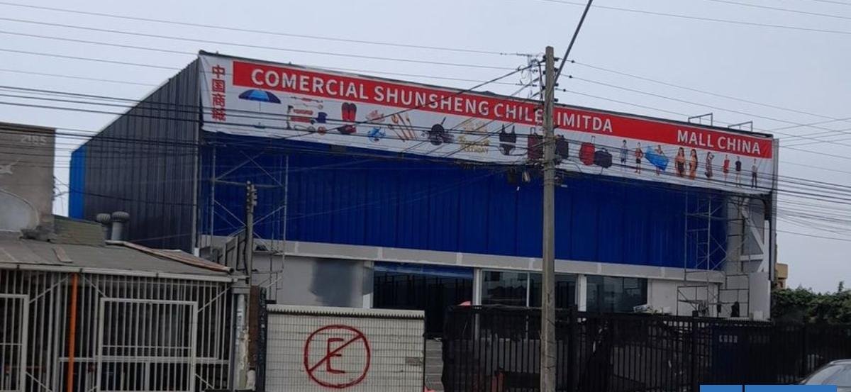 Vecinos y comerciantes critican mall chino en pleno centro de Algarrobo: acusan pérdida de identidad