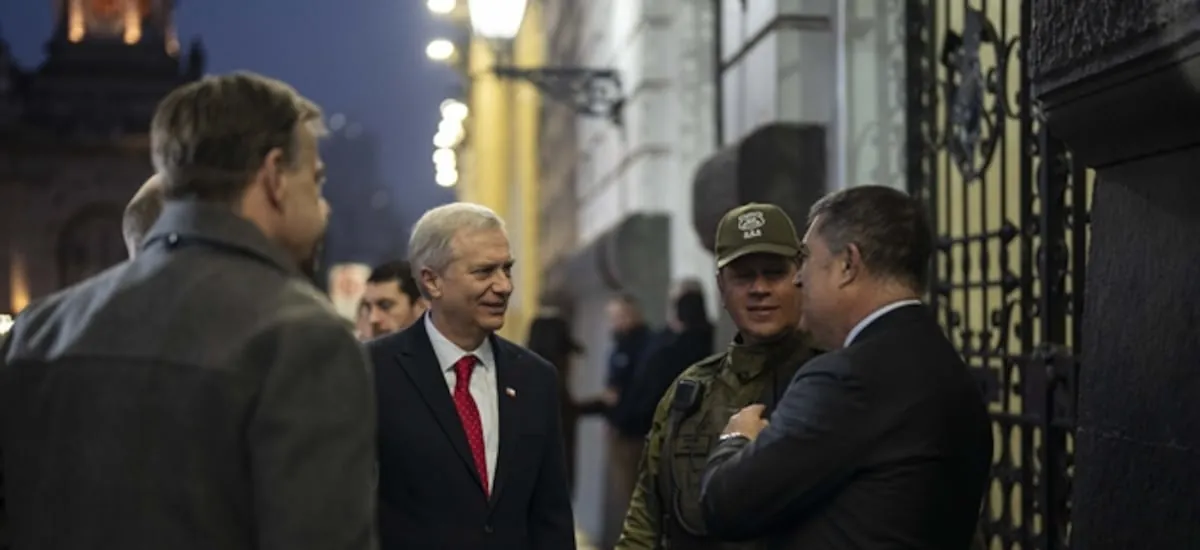Kast encabeza operativo policial en Plaza de Armas y asegura que “la mano ha cambiado”