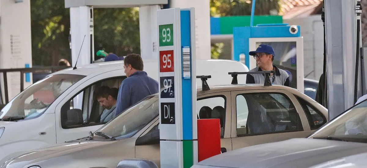 Enap confirma nueva alza en las bencinas: precio subirá hasta $22 por litro este jueves