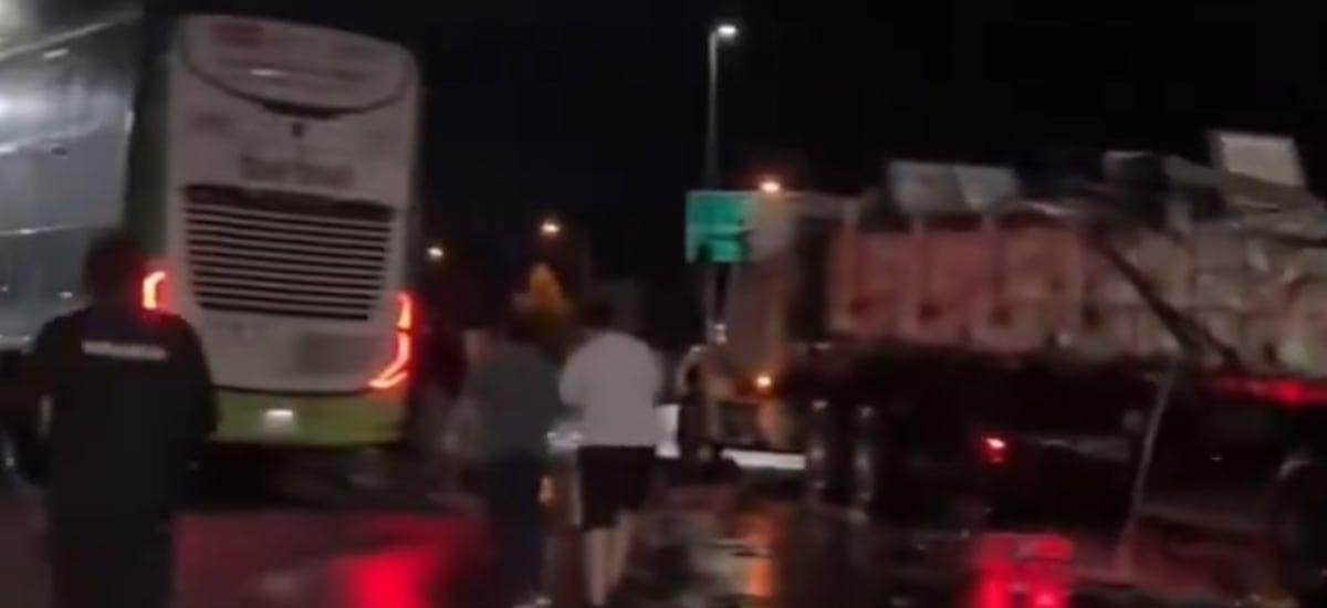 Dos muertos y más de veinte heridos deja el choque de bus con un camión en La Araucanía