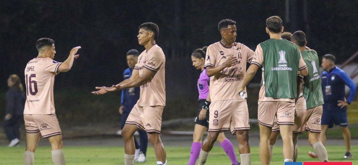 Jugador de Carabobo estalla tras ataques racistas de hinchas de Huachipato: "Mejor manera de vengarse"