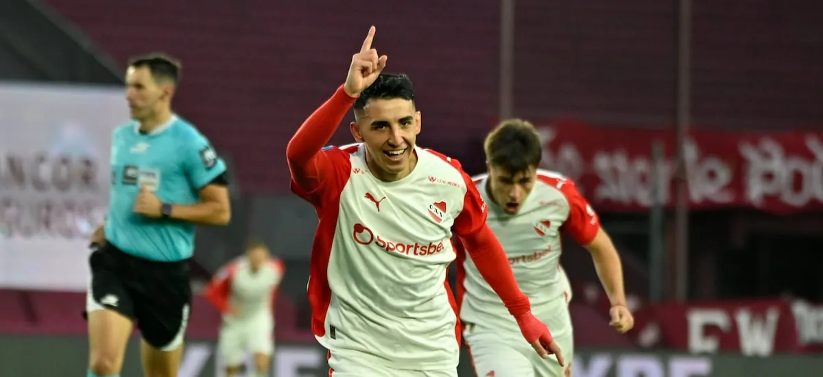 Goles chilenos para el regreso al triunfo de Independiente tras la salida de Gustavo Quinteros