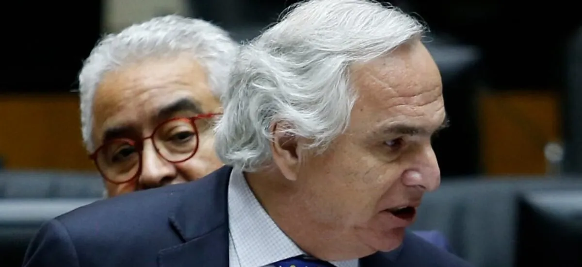 Una frase haría estallar las sospechas: Filtran inédito chat que podría acorralar a Andrés Chadwick