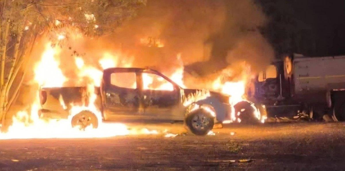 Ataque incendiario en Lautaro: Encapuchados dejaron lienzo por libertad de "presos políticos"