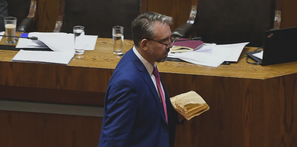 “Estábamos separados”: diputado republicano se desliga de polémica por subsidio a su pareja