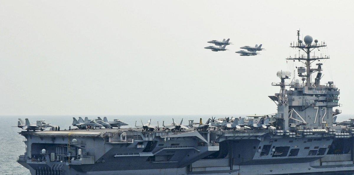 Trump asegura que la flota enviada a Irán está lista para actuar como en Venezuela